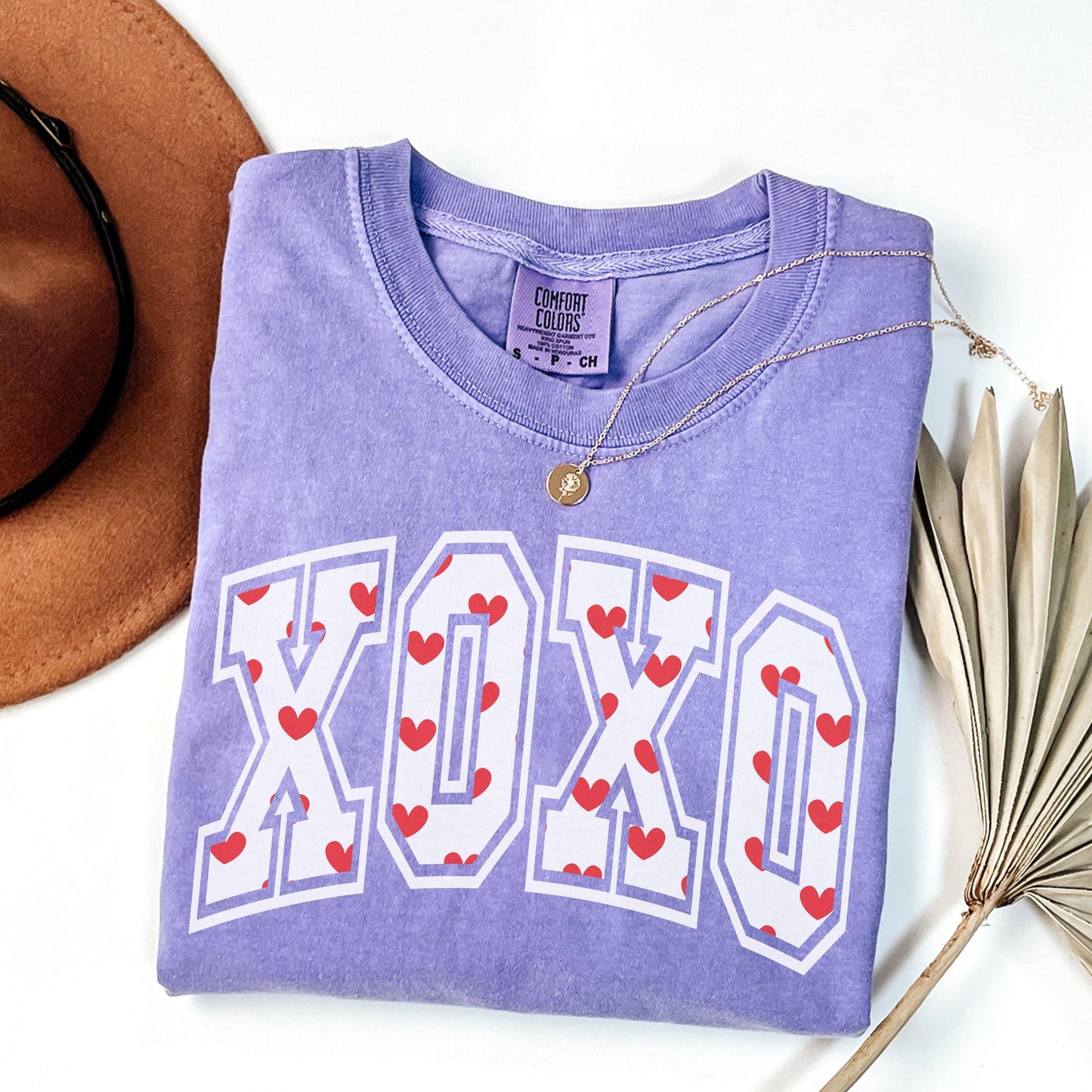 Comfort Colors Valentine Day Shirt, XOXO Valentines Tee, Womens Heart Shirt, Cute Love Tee, Retro Valentine Gift, Ladies Valentine Tshirt