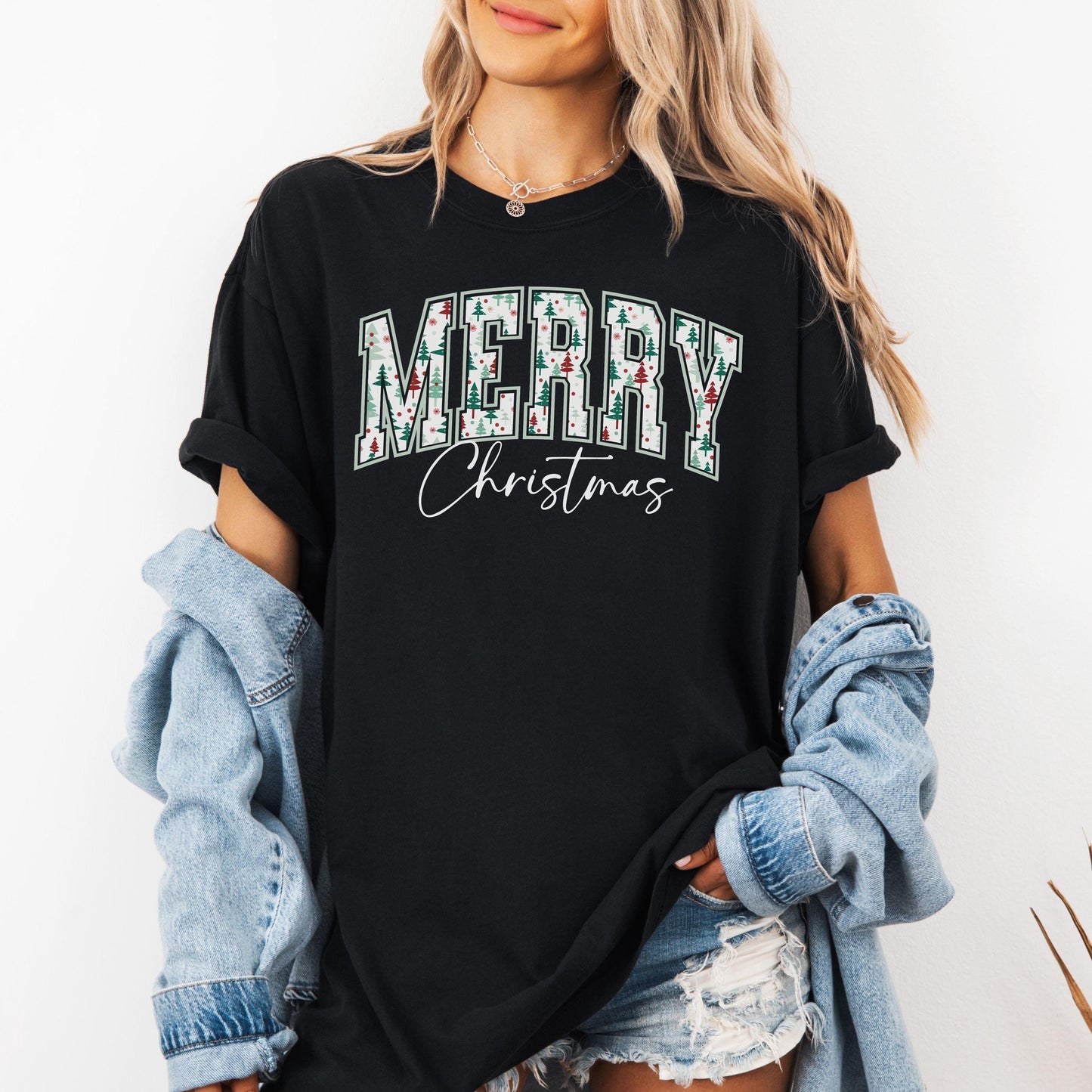 Comfort Colors® Merry Christmas Shirt, Retro Women's Holiday Tee, Trendy Christmas Tshirt, Oversized Winter Shirt for Her, Xmas Eve Shirt