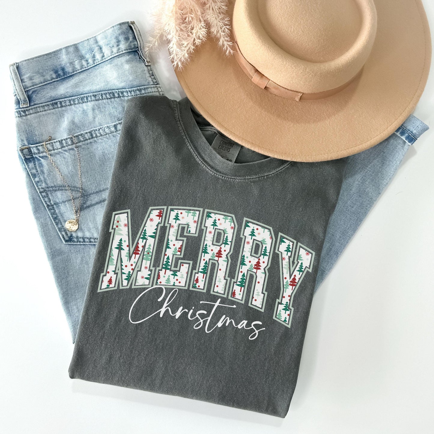 Comfort Colors® Merry Christmas Shirt, Retro Women's Holiday Tee, Trendy Christmas Tshirt, Oversized Winter Shirt for Her, Xmas Eve Shirt