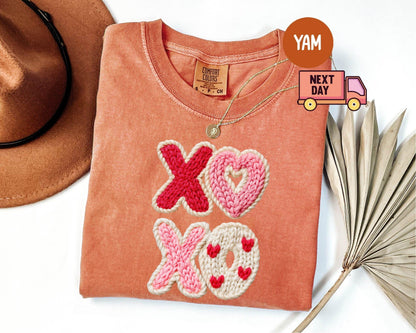 Comfort Colors® Faux Yarn XOXO Shirt, Coquette Bow Valentines T-Shirt, Valentines Day Shirt, Womens Valentine Shirt, Valentine's Day Gift