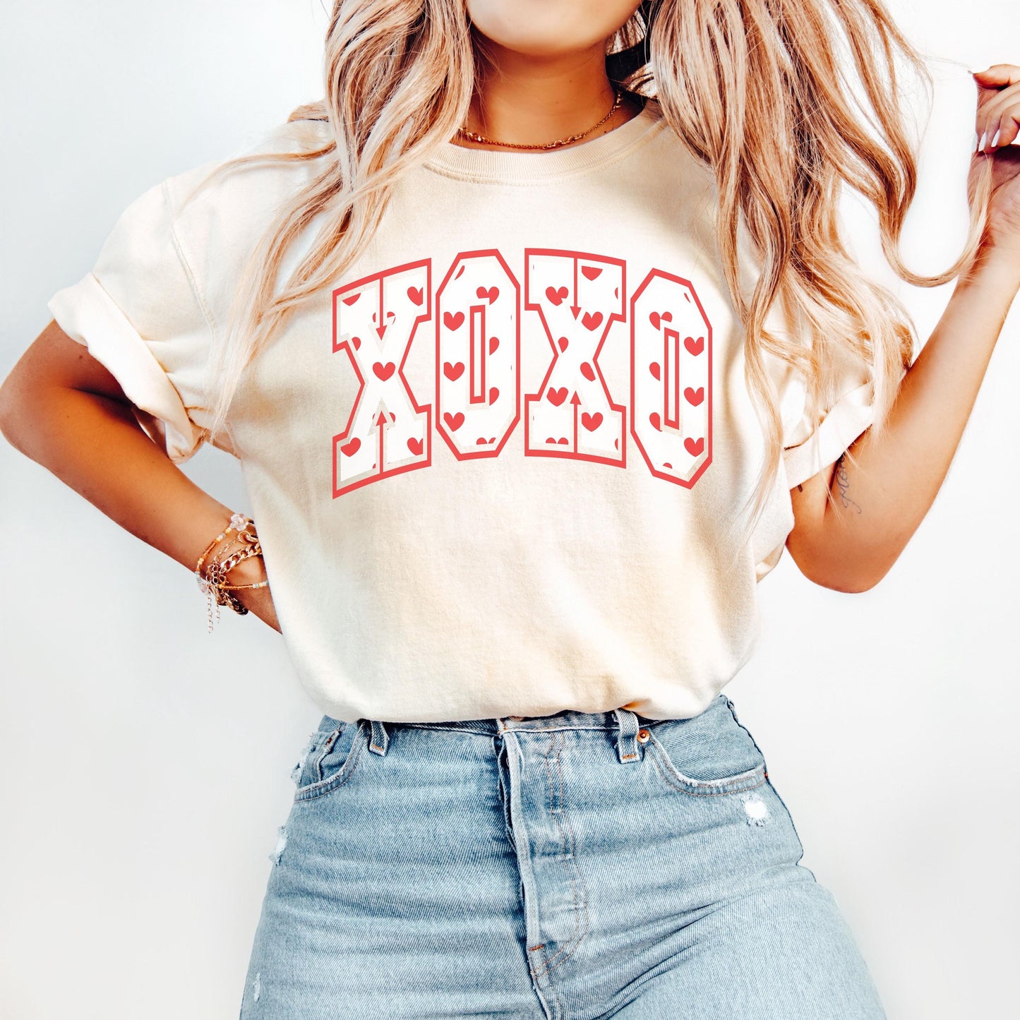 Comfort Colors Valentine Day Shirt, XOXO Valentines Tee, Womens Heart Shirt, Cute Love Tee, Retro Valentine Gift, Ladies Valentine Tshirt