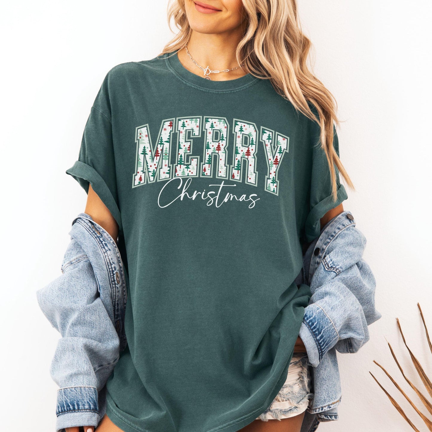 Comfort Colors® Merry Christmas Shirt, Retro Women's Holiday Tee, Trendy Christmas Tshirt, Oversized Winter Shirt for Her, Xmas Eve Shirt