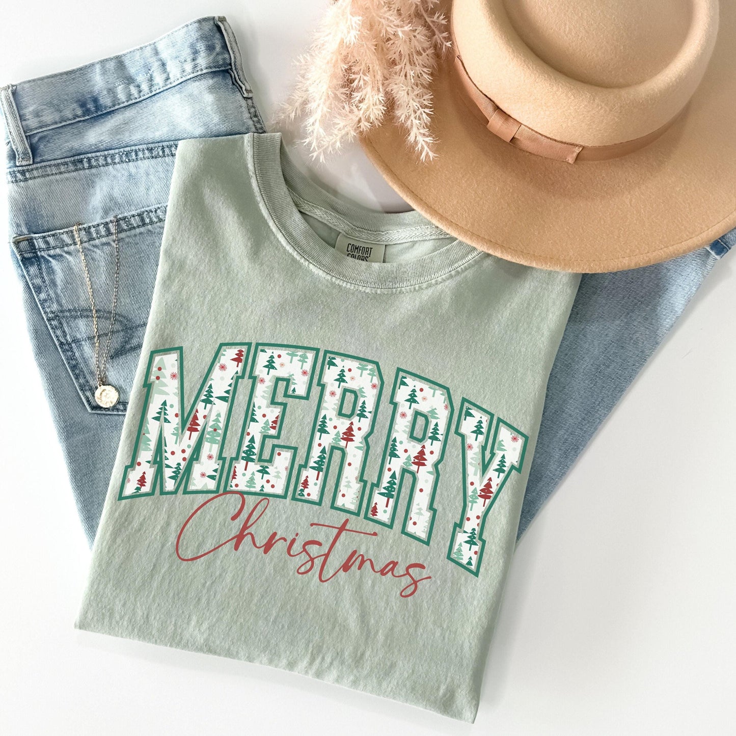 Comfort Colors® Merry Christmas Shirt, Retro Women's Holiday Tee, Trendy Christmas Tshirt, Oversized Winter Shirt for Her, Xmas Eve Shirt